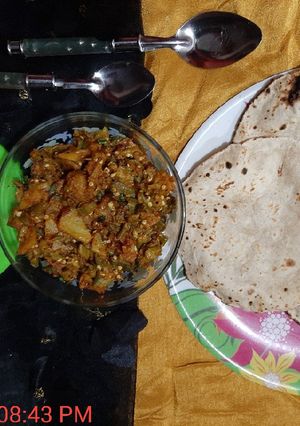 ભીંડી બટેટા ની સબ્જી(bhindi bateta ni sabji recipe in Gujarati) રેસીપી મુખ્ય ફોટો