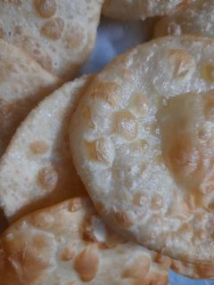 লুচি (luchi recipe in Bengali) রেসিপির প্রধান ছবি
