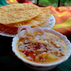 A picture of Dal Pakwan.