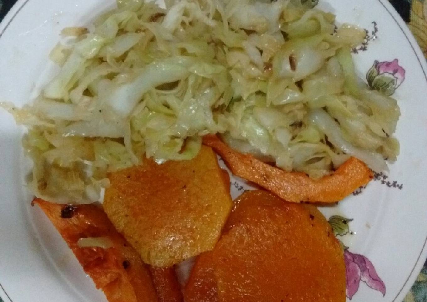 Calabaza horneada y repollo salteado a la manteca y pimienta