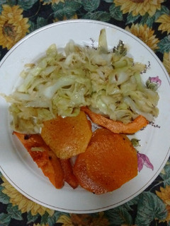 Una foto de Calabaza horneada y repollo salteado a la manteca y pimienta