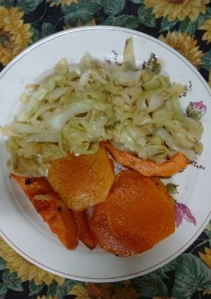 Una foto de Calabaza horneada y repollo salteado a la manteca y pimienta