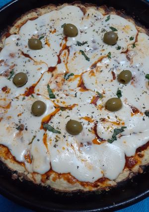 Una foto de Pizza con masa de pollo 🍗