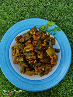 ભીંડા કેપ્સીકમ સબ્જી (Bhindi Capsicum Sabji recipe in Gujarati) રેસીપી મુખ્ય ફોટો