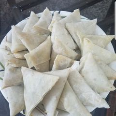 A picture of Chicken &vegetable samosas.