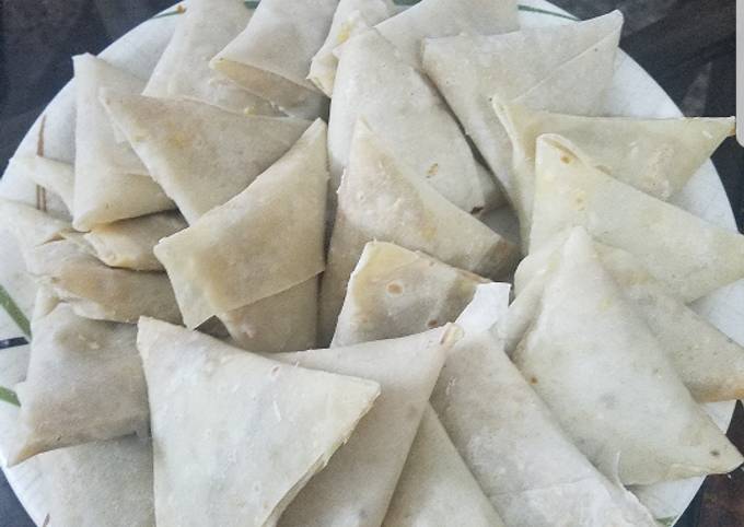 Chicken &vegetable samosas