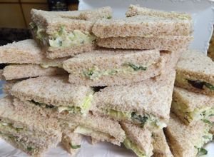 Foto principal de Sándwiches de aguacate con huevo duro, cebolleta y palmitos