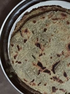 બાજરા ના થેપલા(Bajra na thepla recipe in Gujarati) રેસીપી મુખ્ય ફોટો