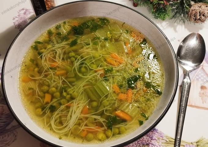 Mirelit zöldségekből leves, rizstésztával gluténmentesen recept foto