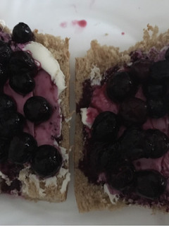 Una foto de Desayuno saludable: tostadas de arándanos