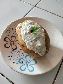 Una foto de Papa horneada rellena de 3 quesos