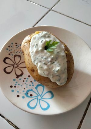 Una foto de Papa horneada rellena de 3 quesos
