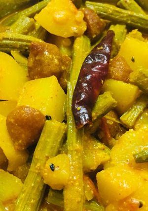 সজনে ডাটা বড়ি আলু পোস্ত "বাঙালি স্টাইলে" (sojne data aloo posto recipe in Bengali) রেসিপির প্রধান ছবি