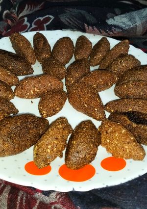 সুজির ভাজা পিঠে (Soojir bhaja pithe recipe in bengali) রেসিপির প্রধান ছবি