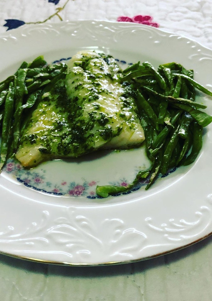 Una foto de Bacalao a la plancha con judía verde al vapor en Lékué