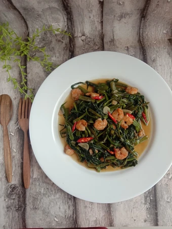 Langkah Gampang Membuat Resep Tumis Kangkung Saus Tiram yang Lezat Anti Ribet, Uenak Banget