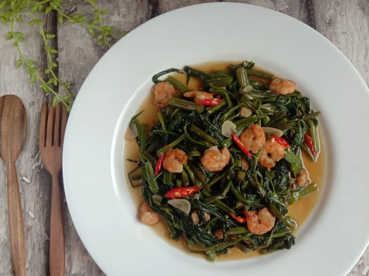 Langkah Gampang Membuat Resep Tumis Kangkung Saus Tiram yang Lezat Anti Ribet, Uenak Banget