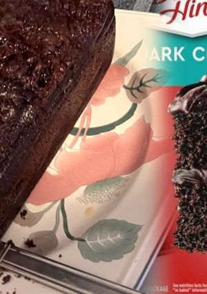 A picture of Upgrade duncan hines brand box cake.