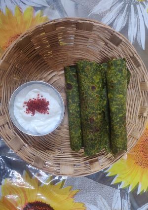 પાલક પનીર થેપલા (Palak paneer Thepla Recipe in Gujarati) રેસીપી મુખ્ય ફોટો