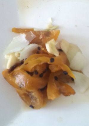Una foto de Chiles peron con ajos, cebolla y queso