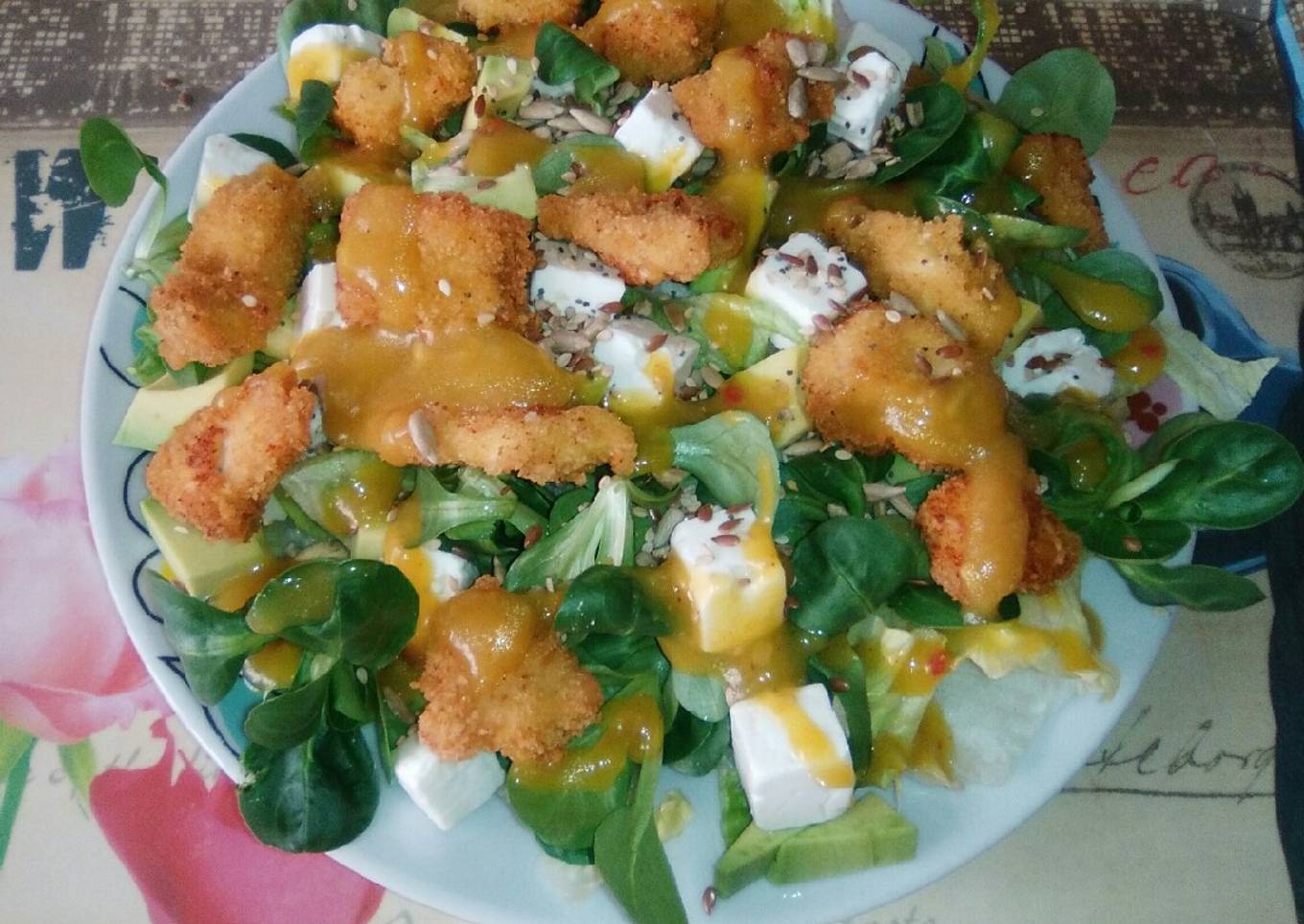 Ensalada de pollo con salsa de mango