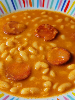 Una foto de Alubias de bote con chorizo