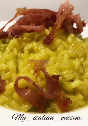 Foto di Risotto allo zafferano con asparagi e speck