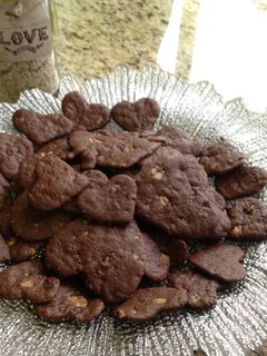 Chocolate Walnut with Cranberry Love ookies-巧克力核桃蔓越莓愛心餅乾❤!! 的食譜成品照片