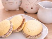 Una foto de alfajor de maicena con aceite