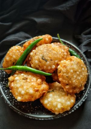 साबूदाना वड़ा (Sabudana vada recipe in hindi) रेसिपी मुख्य फोटो