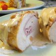 Pechugas de pollos rellenas en salsa Bechamel