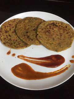 ચીઝ-પનીર પરોઠા(cheese paneer parotha recipe in gujarati) રેસીપી મુખ્ય ફોટો