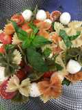 403. Ensalada de pasta caprese (entrante ensalada)