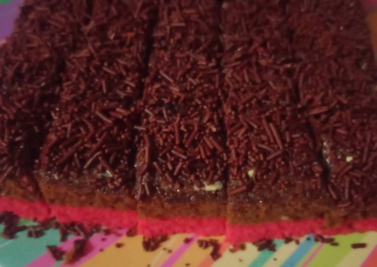 Bolu stroberi coklat