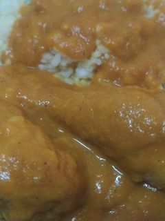 Una foto de Muslitos de pollo en salsa de verduras
