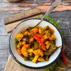 A picture of Niramish Panch Misali Sabji (Bengali Mix Veg).