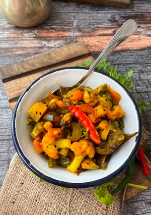 A picture of Niramish Panch Misali Sabji (Bengali Mix Veg).