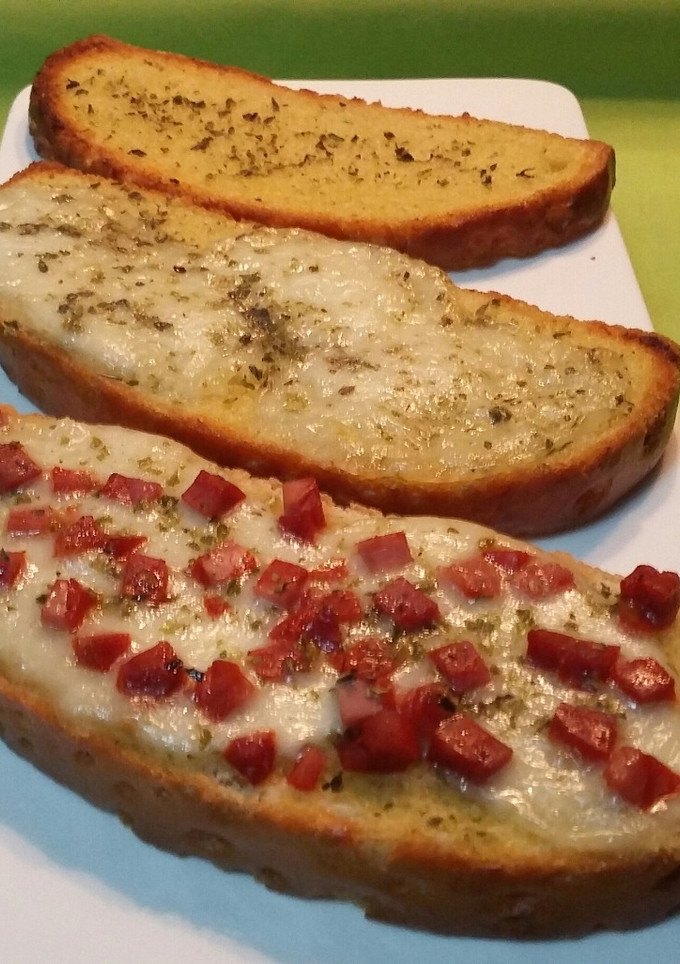 Una foto de Surtido de pan con ajo
