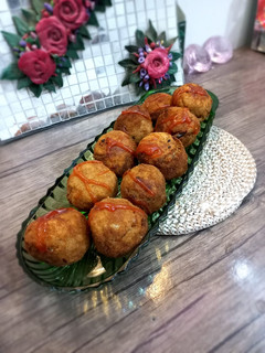 A picture of Rice balls with leftover rice.