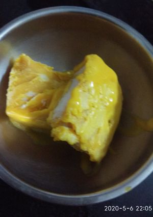 A picture of Mango ice cream.