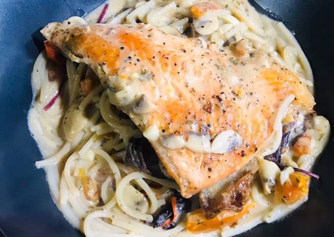 Resep Pan Seared Creamy Salmon Pasta Oleh Sharastia Dp Cookpad