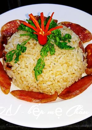 Hình của món Cơm chiên trứng lạp xưởng.