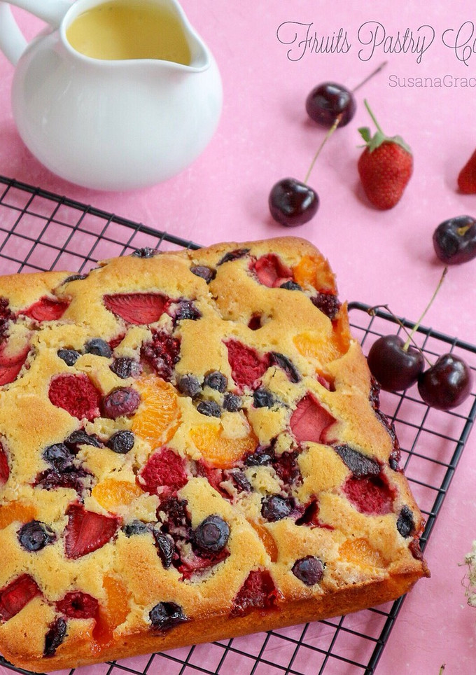 Foto resep Fruits Pastry Cake with Creamy Vanilla Sauce