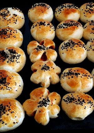 صورة لوصفة فطاير جبنة ومحمرة و زعتر