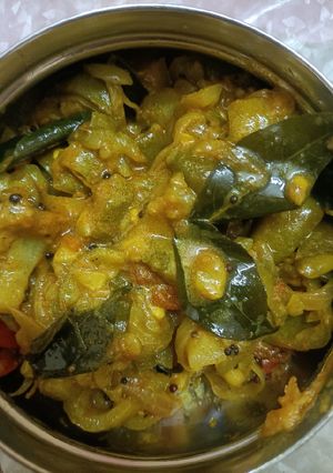 பீர்க்கங்காய் பொரியல்(peerkangai poriyal recipe in tamil) செய்முறை முக்கிய புகைப்படம்