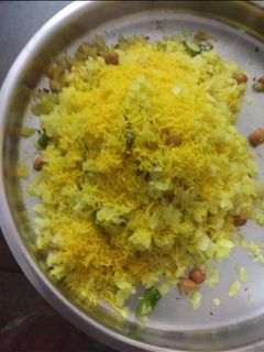 पोहा (Poha recipe in hindi) रेसिपी मुख्य फोटो