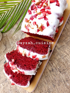 A picture of Red velvet cake loaf.