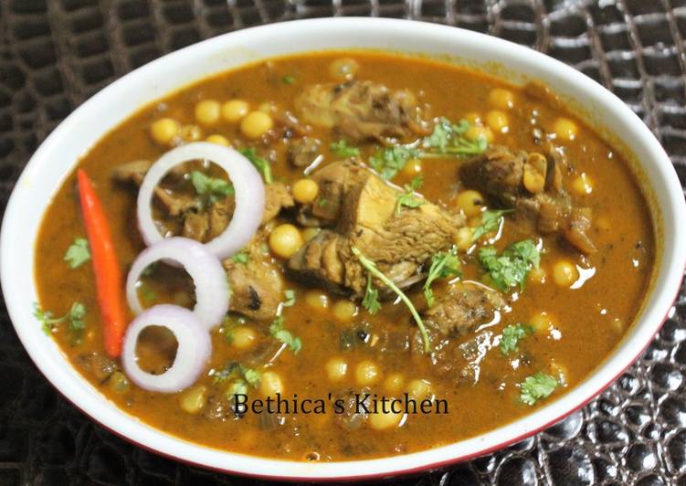 Recipe of Chicken Peas Curry in 29 Minutes for Beginners