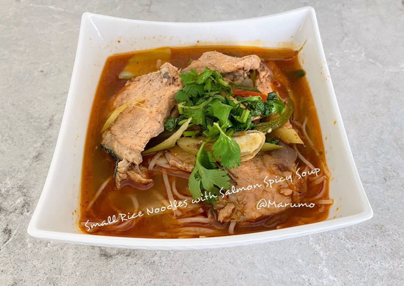 Thin Rice Noodles with Salmon Spicy Soup