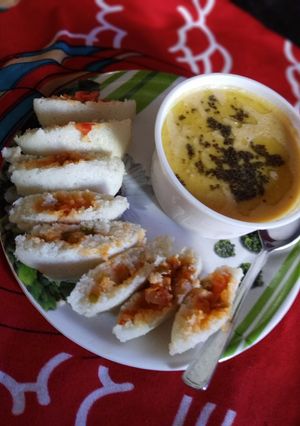 A picture of Stuffed pizza flavor idli.
